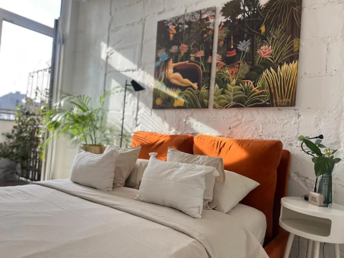 Image 1 of Apartament I LOVE PIOTRKOWSKA z wielkim lustrem, balkonem i klimatyzacją