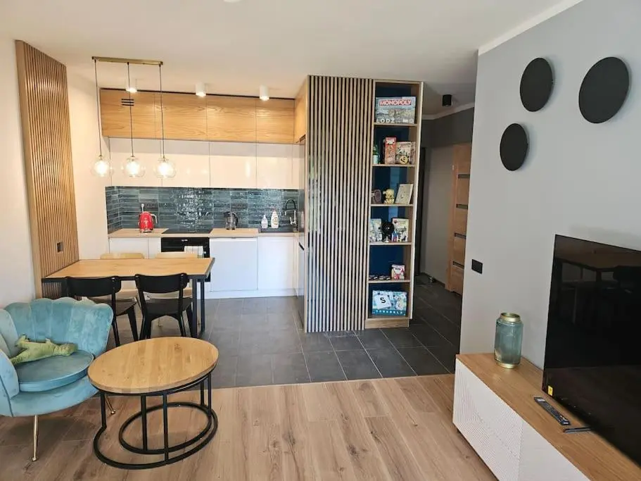 Image 2 of Apartament przy Loftach u Scheiblera parking podziemny, Śniadaniownia