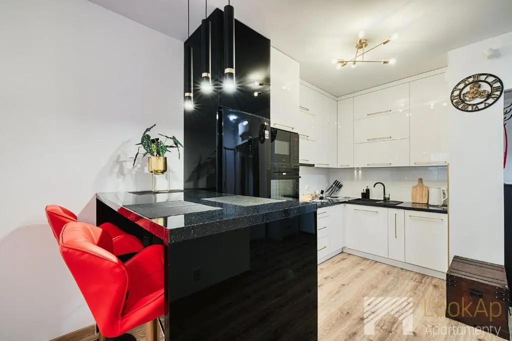 Image of Apartment Industrial Red by LookAp – parking, klimatyzacja