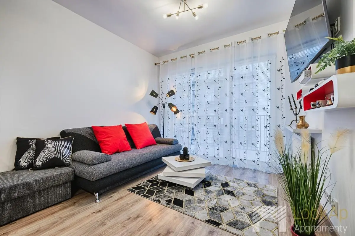 Image 4 of Apartment Industrial Red by LookAp – parking, klimatyzacja