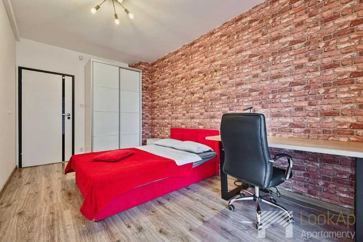 Image 6 of Apartment Industrial Red by LookAp – parking, klimatyzacja