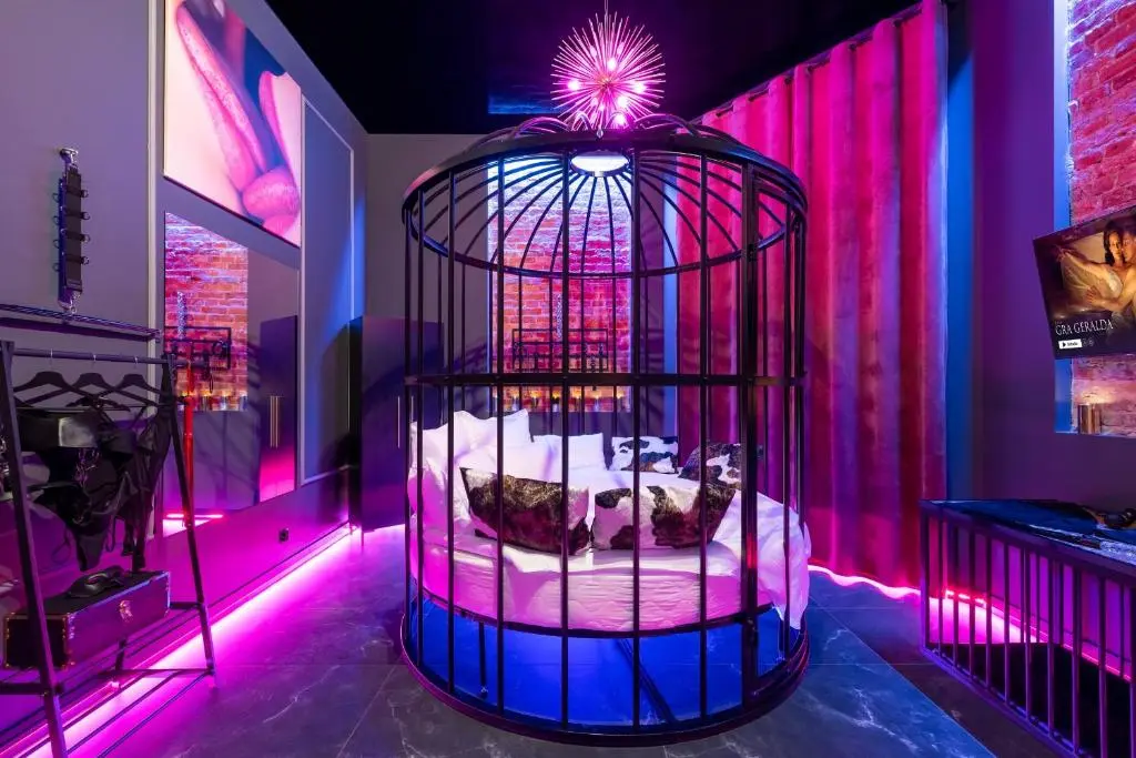 Image of BDSM Apart Grey Manufaktura Centrum Miasta Legionów 18 Parking na terenie , dla dorosłych ADULTS ONLY