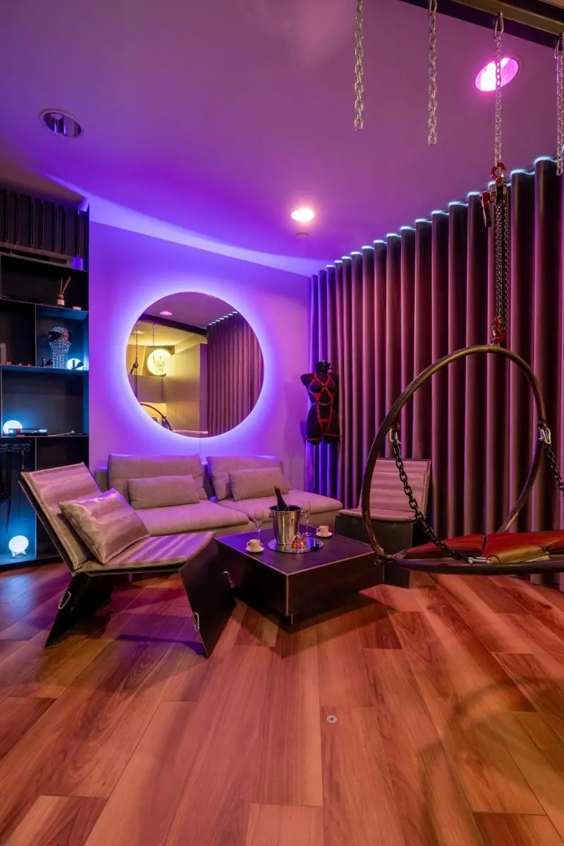 Image 5 of BDSM Apart Grey Manufaktura Centrum Miasta Legionów 18 Parking na terenie , dla dorosłych ADULTS ONLY