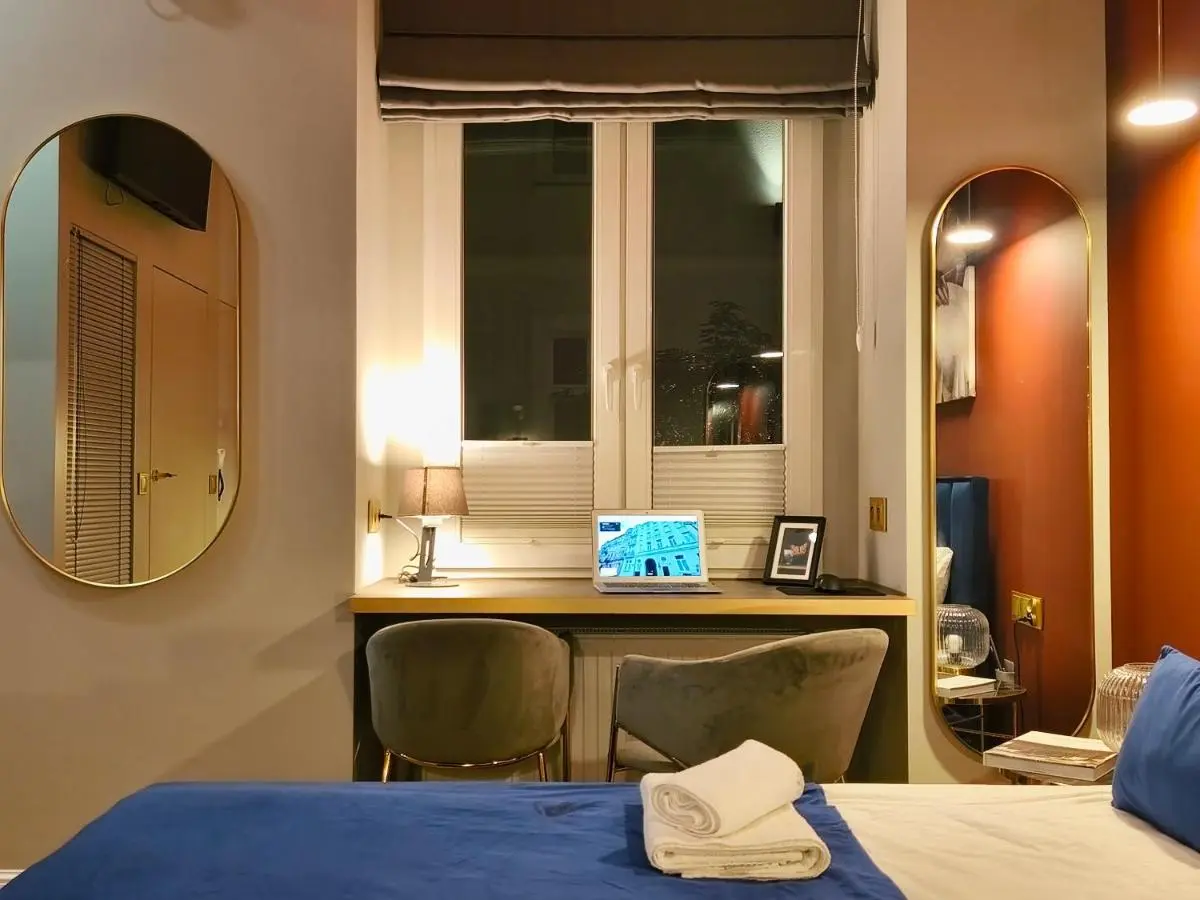 Image 1 of BOOGIE Home Papillon 11