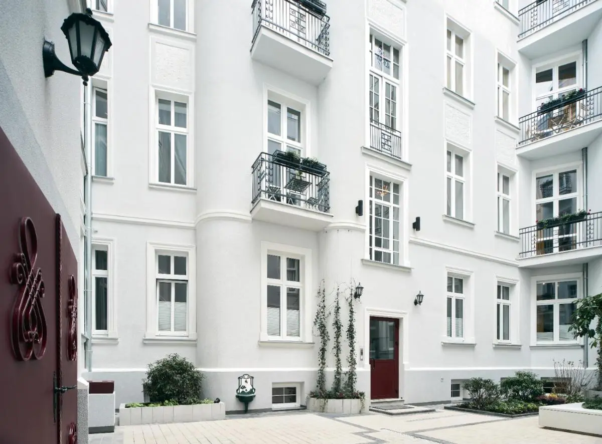 Image 2 of BOOGIE Home Papillon 11