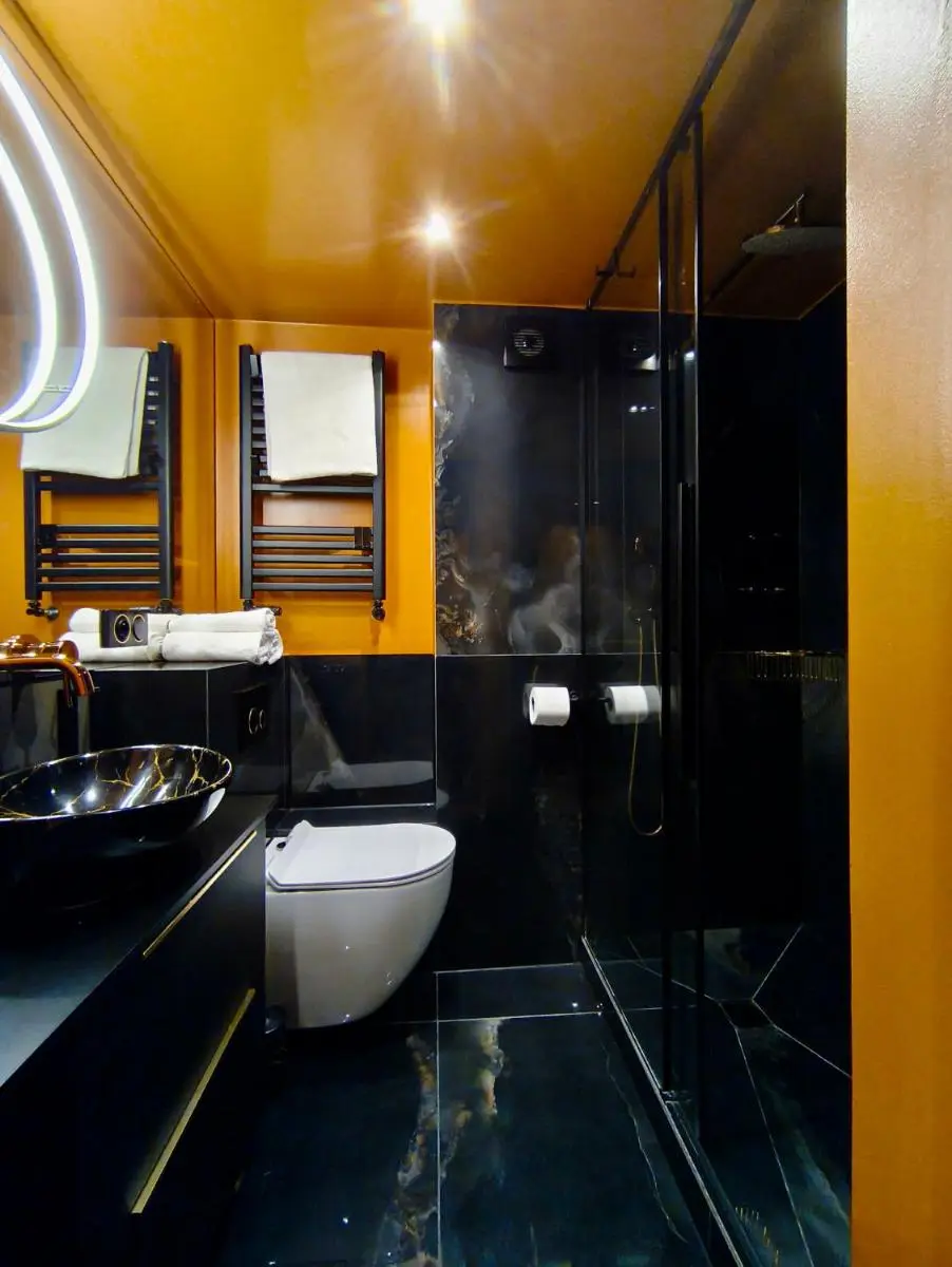 Image 4 of BOOGIE Home Papillon 12