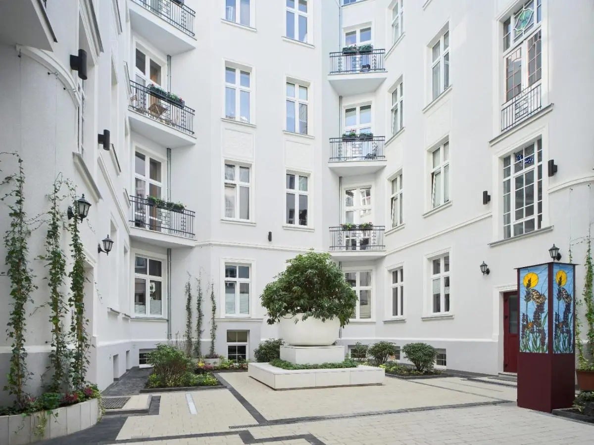 Image 2 of BOOGIE Home Papillon 12