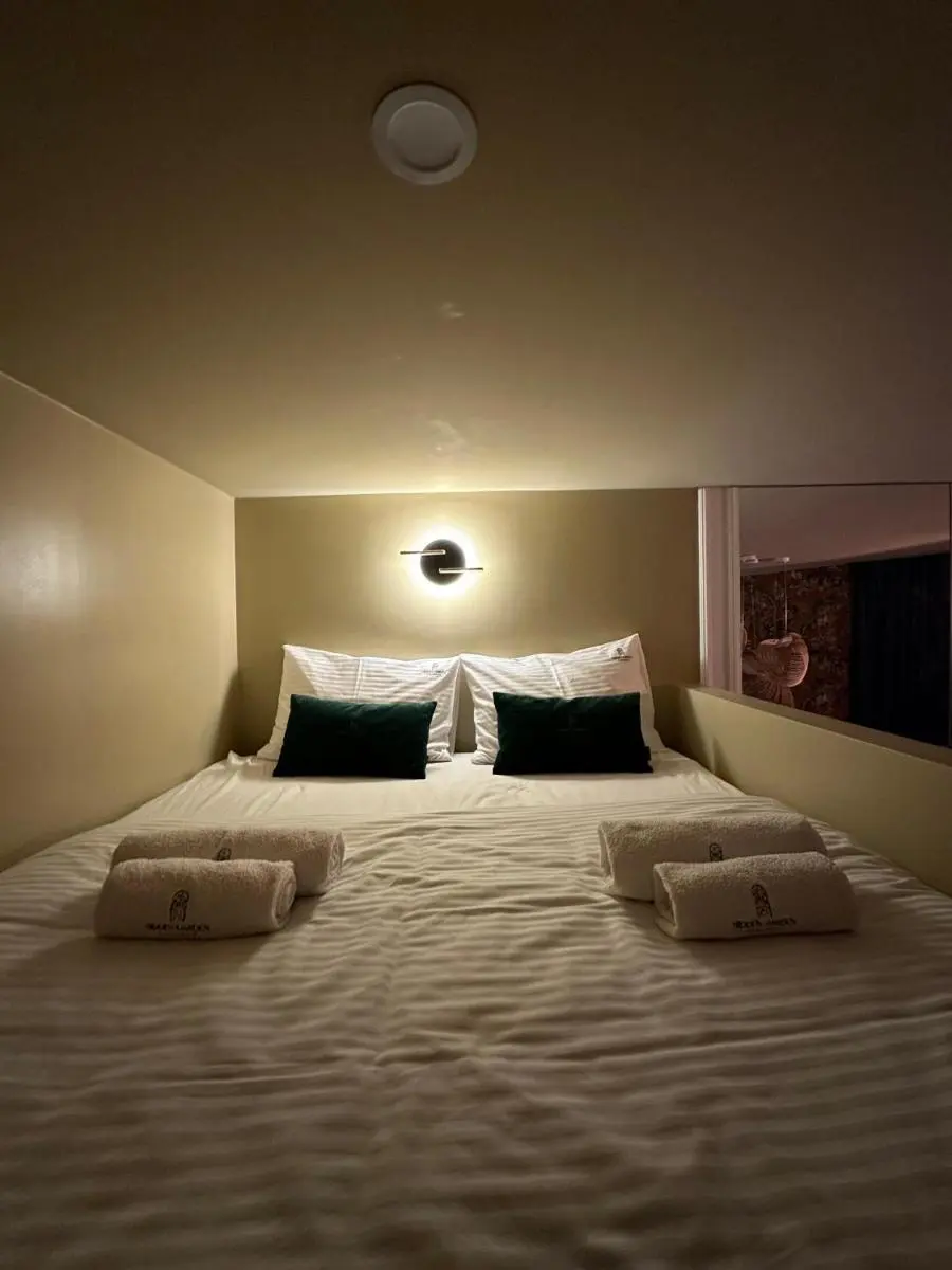 Image 3 of BOOGIE Home Papillon 13