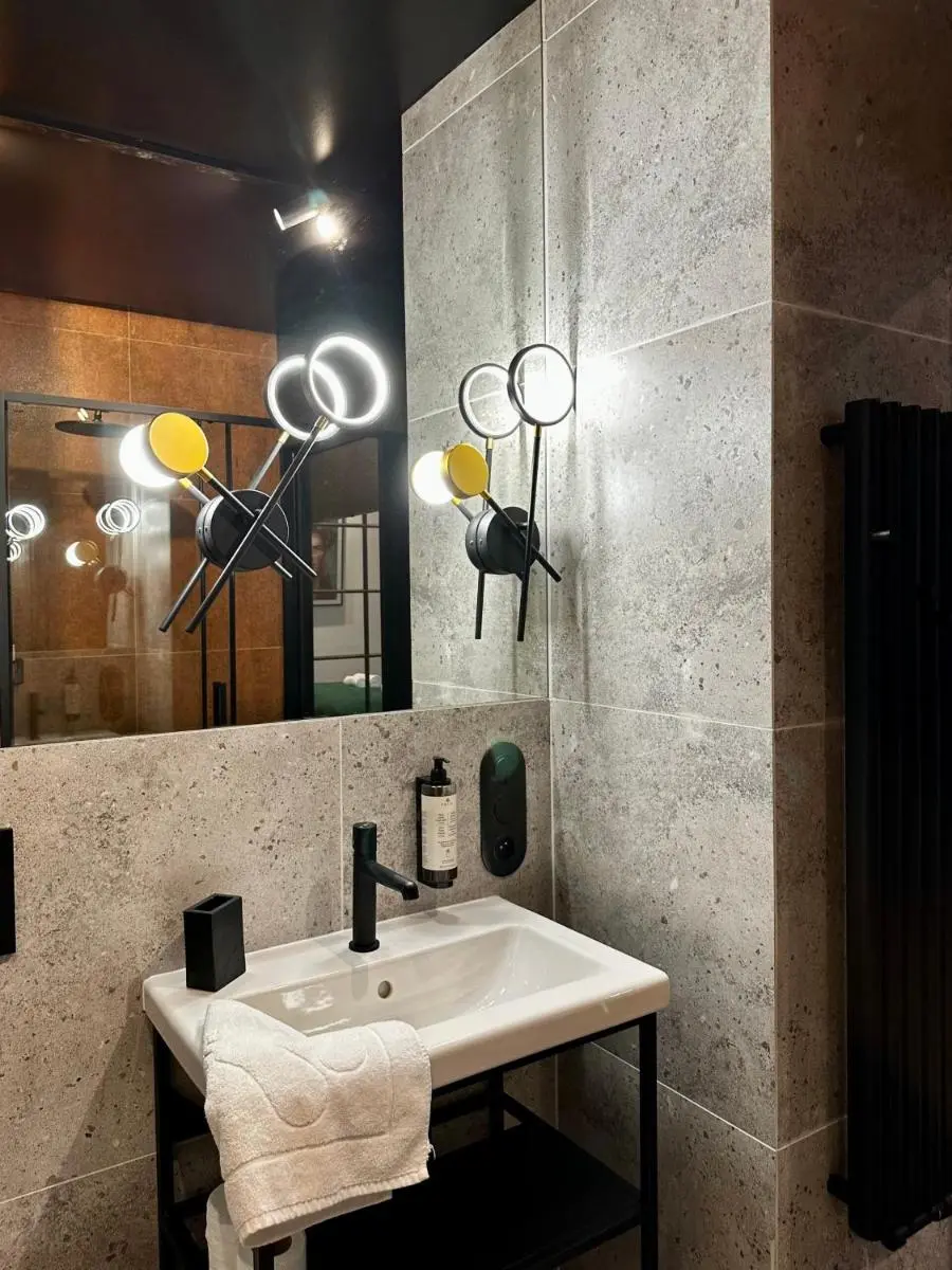 Image 6 of BOOGIE Home Papillon 16