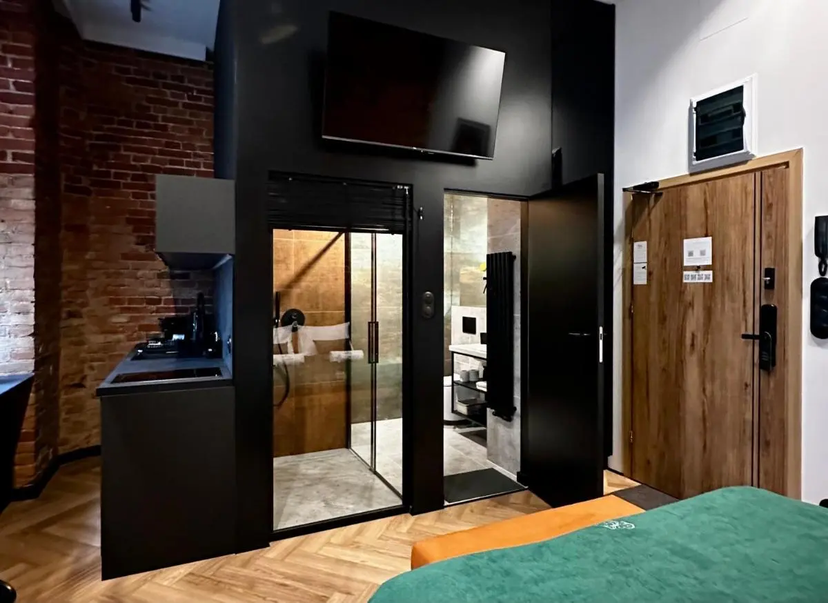 Image 1 of BOOGIE Home Papillon 16