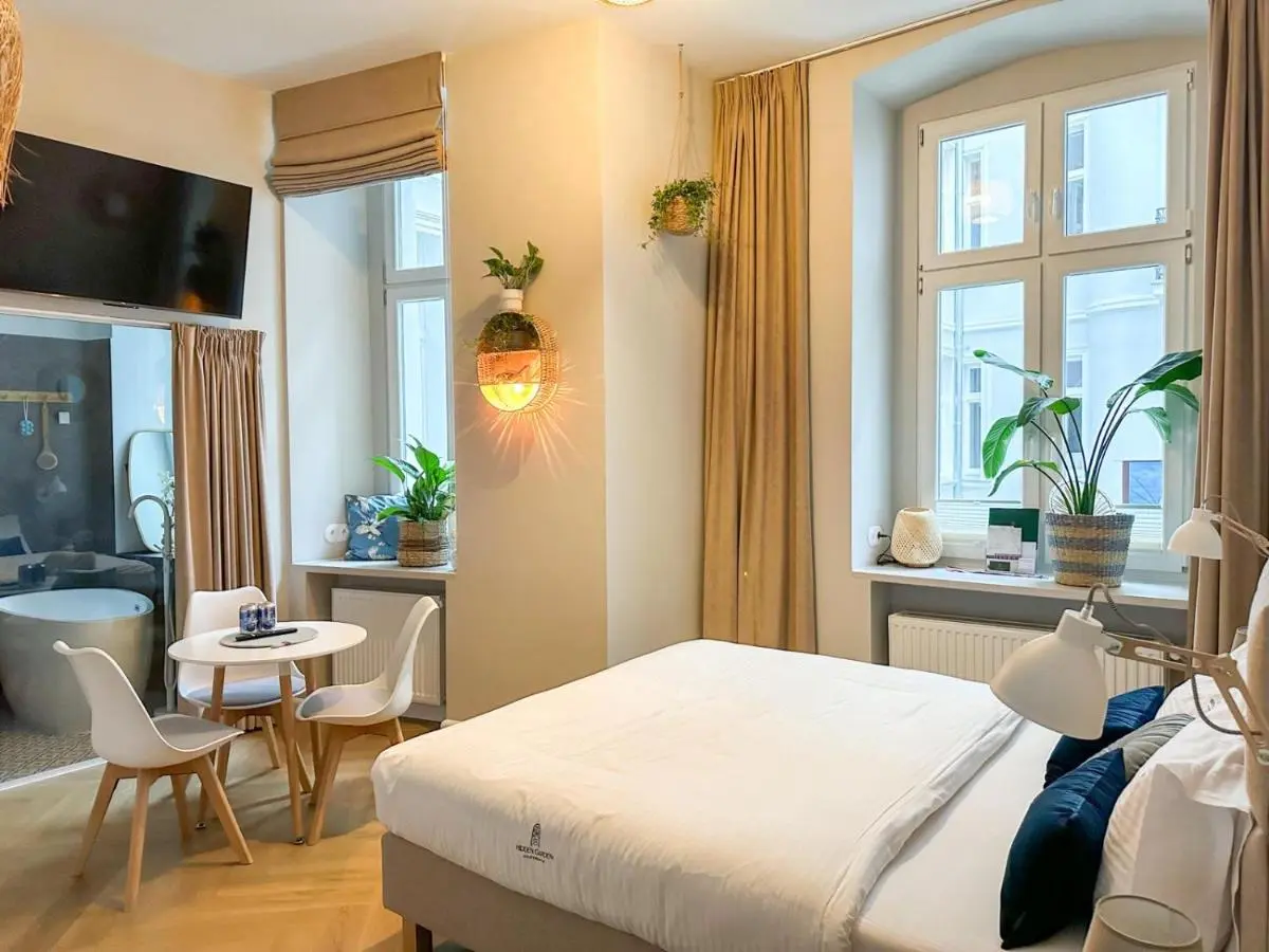 Image 4 of BOOGIE Home Papillon 17