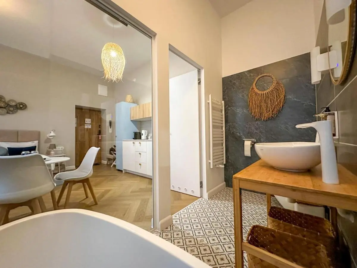 Image 1 of BOOGIE Home Papillon 17