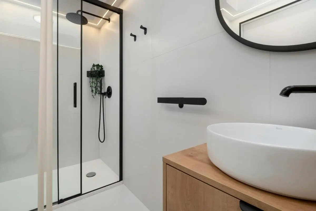 Image 4 of Blue and White Apartment in Łódź with Furnished Balcony by Noclegi Renters