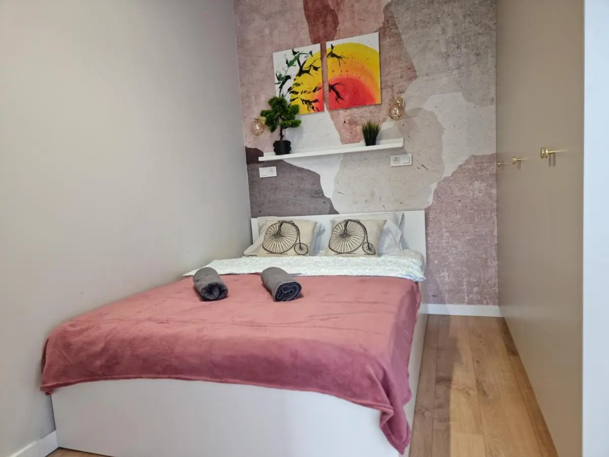 Image 1 of CIty Host Lutomierska