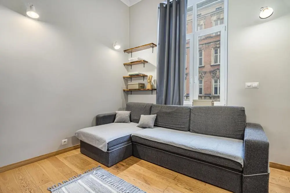 Image 1 of CIty Host Próchnika