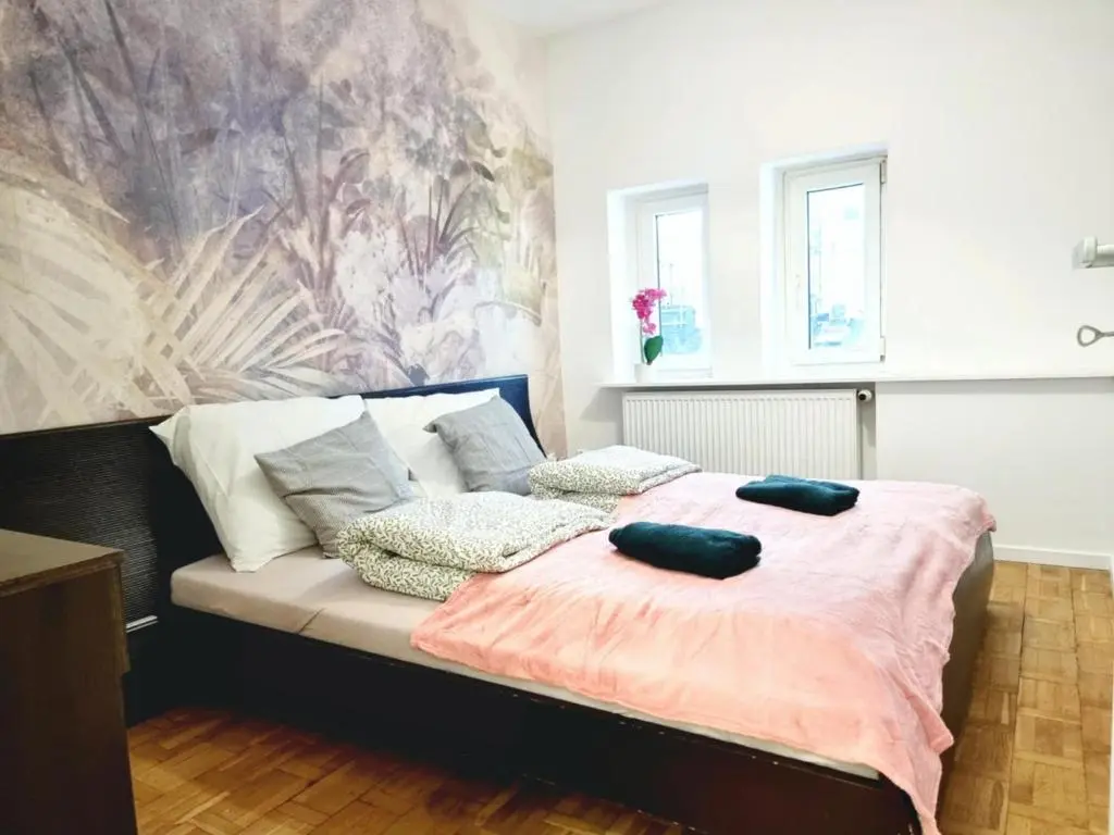 Image of CIty Host Tuwima 25