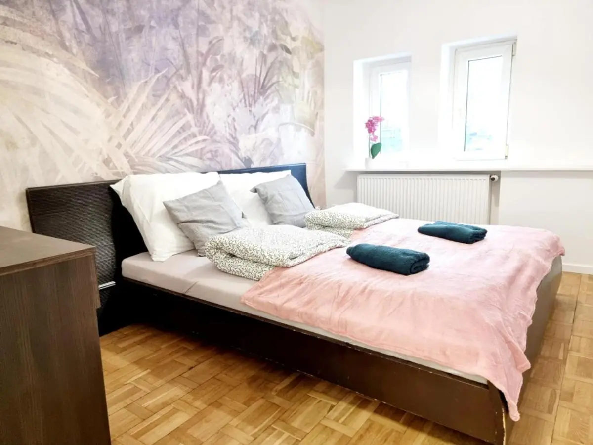 Image 1 of CIty Host Tuwima 25