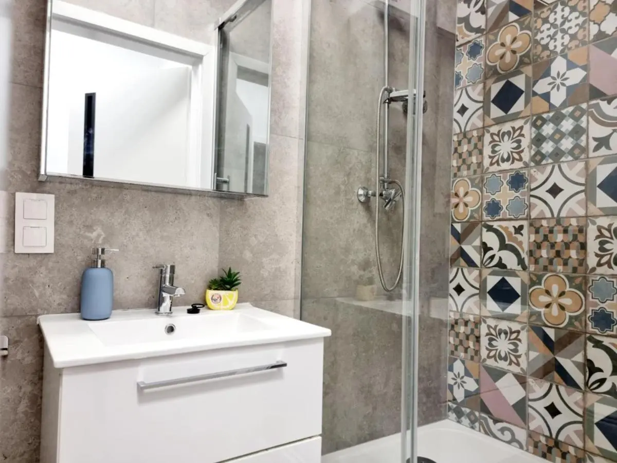 Image 2 of CIty Host Tuwima 25