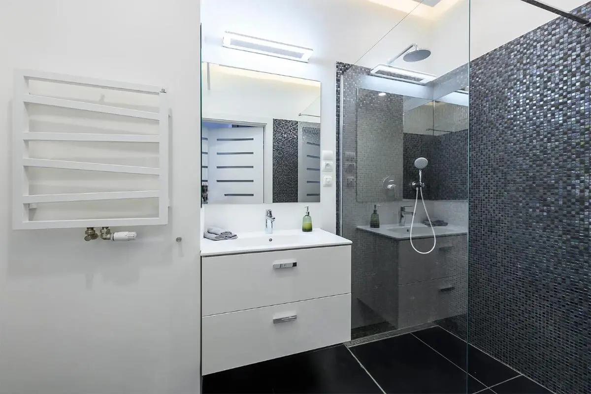 Image 2 of Centre Point Ilumino Apartment