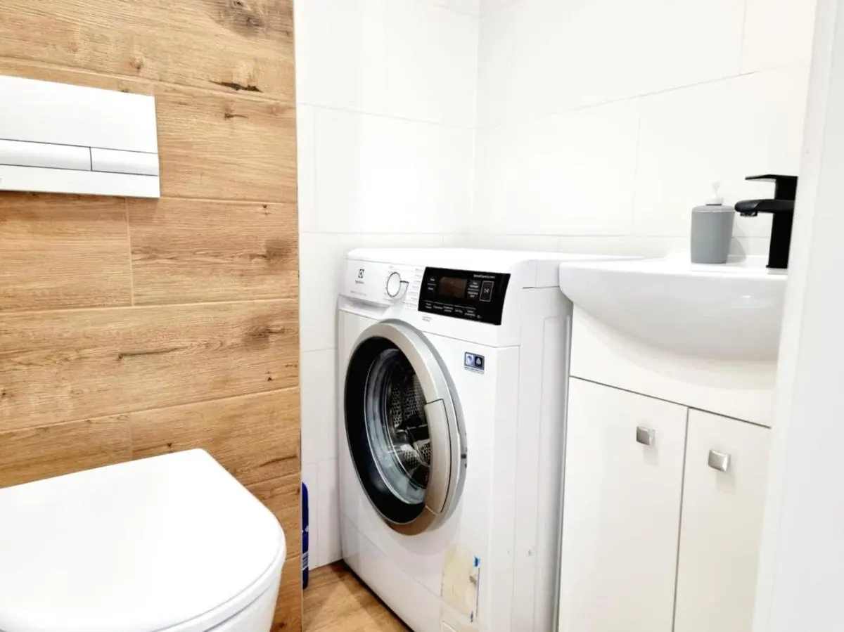 Image 4 of City Host Nawrot