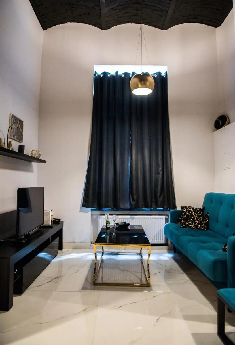 Image 3 of DarkHouse