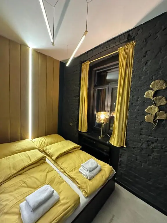 Image of DarkHouse Gold