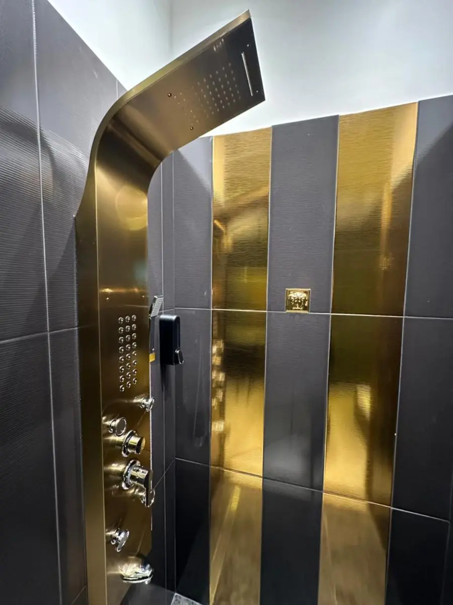 Image 2 of DarkHouse Gold