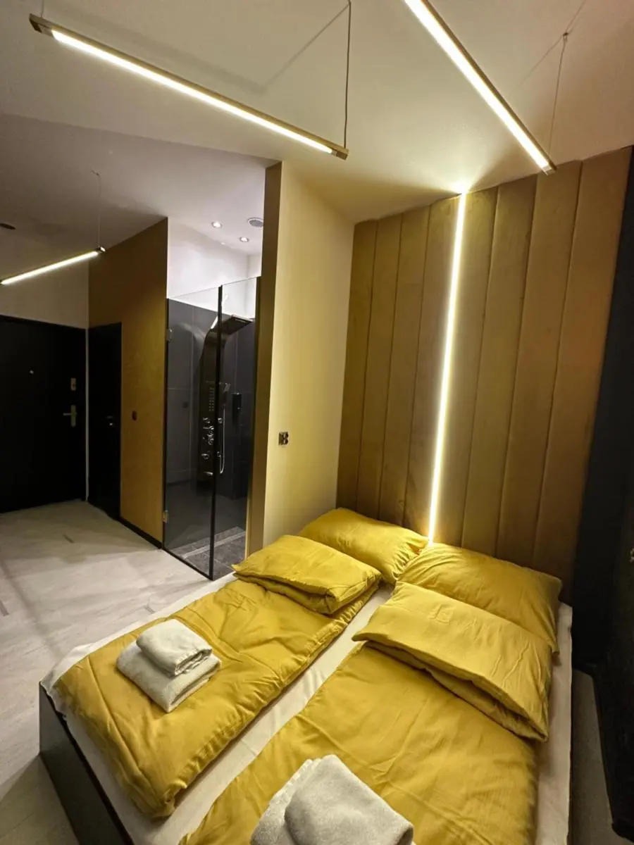 Image 5 of DarkHouse Gold