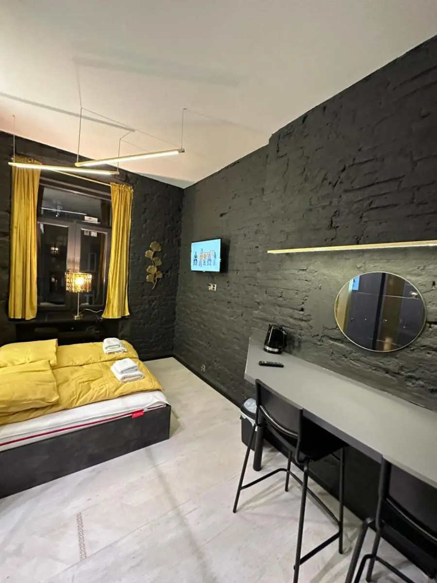 Image 4 of DarkHouse Gold