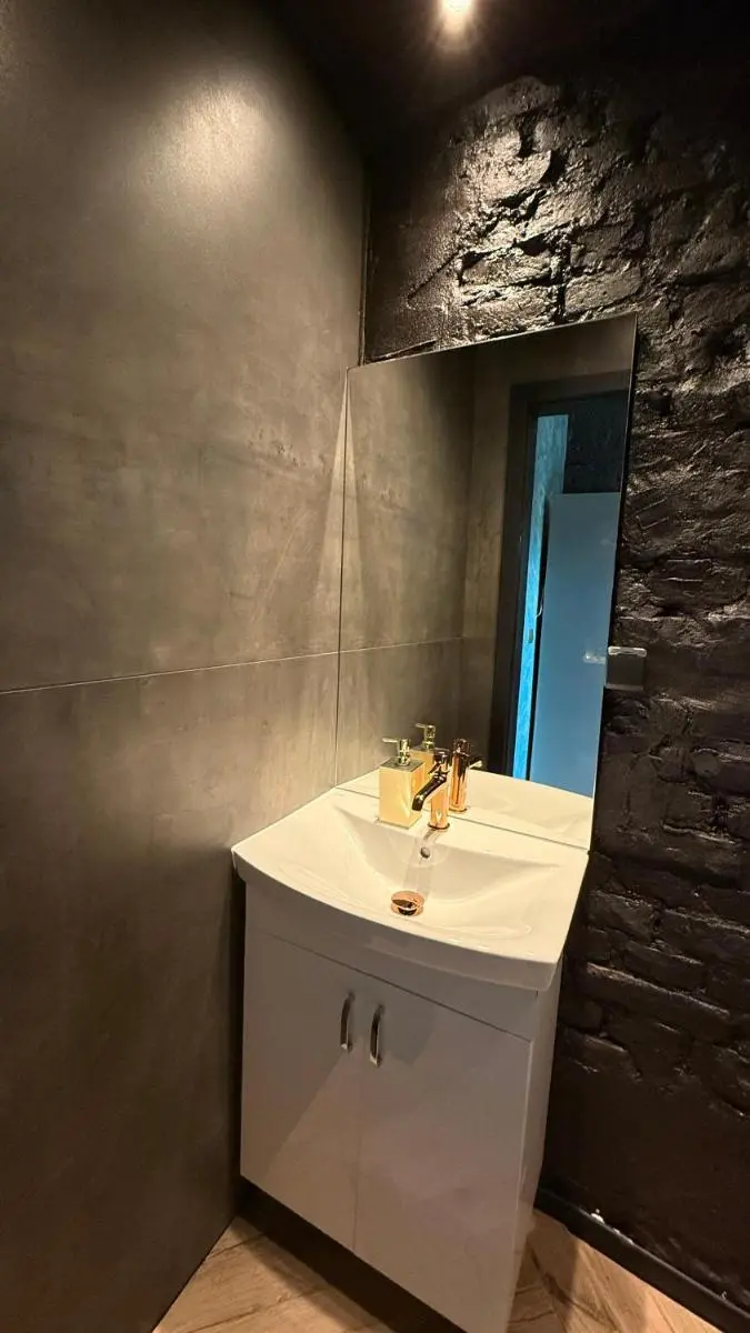 Image 3 of DarkHouse Green