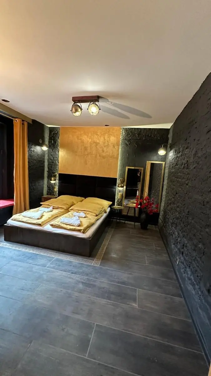 Image 5 of DarkHouse Karmin