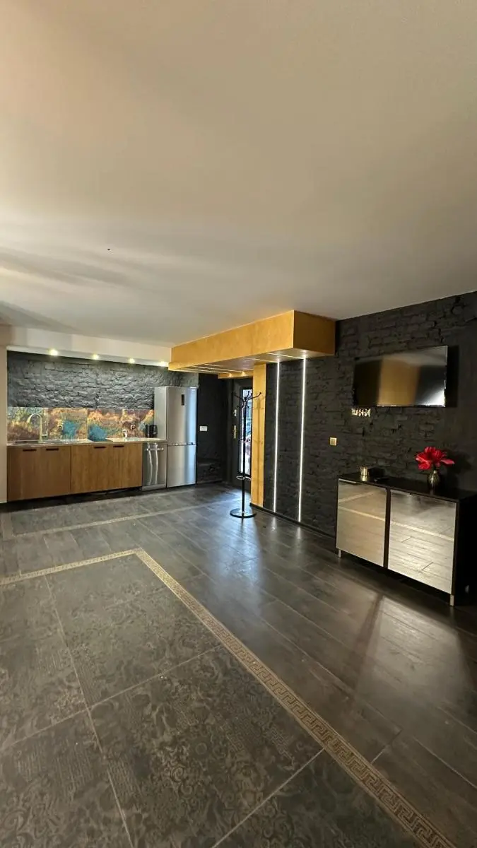 Image 4 of DarkHouse Karmin