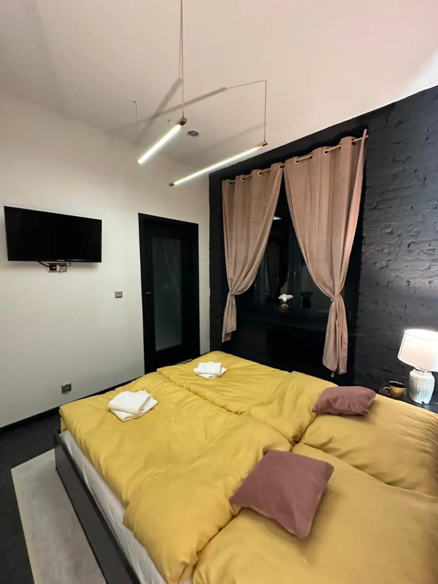 Image 5 of DarkHouse Pink