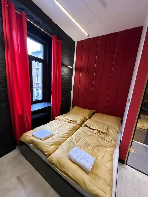 Image of DarkHouse Red