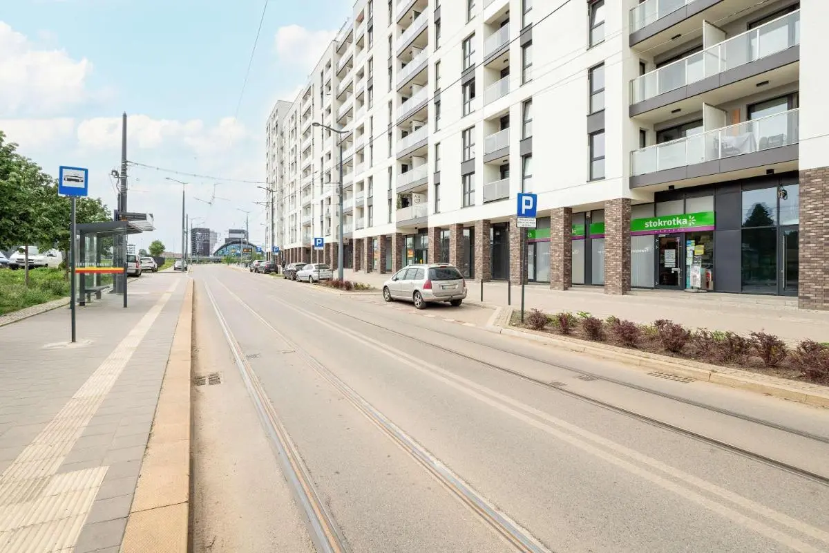 Image 2 of Elegancki Apartament z Klimatyzowanym Salonem, Wanną i Parkingiem w Centrum Łodzi by Renters Prestige