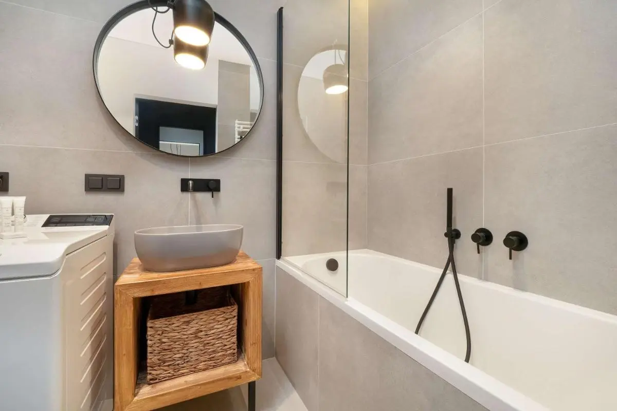 Image 4 of Elegancki Apartament z Klimatyzowanym Salonem, Wanną i Parkingiem w Centrum Łodzi by Renters Prestige