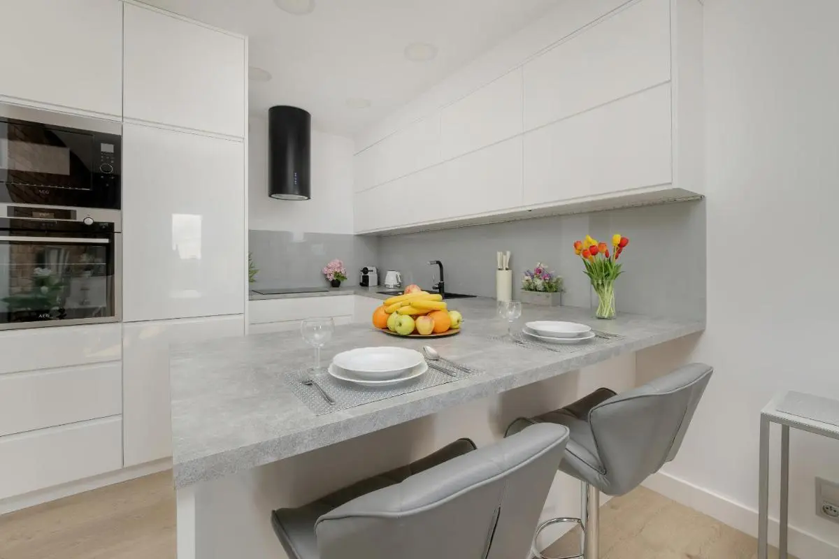 Image 4 of Elegant Apartment with Balcony Near Poniatowski Park Łódź by Noclegi Renters