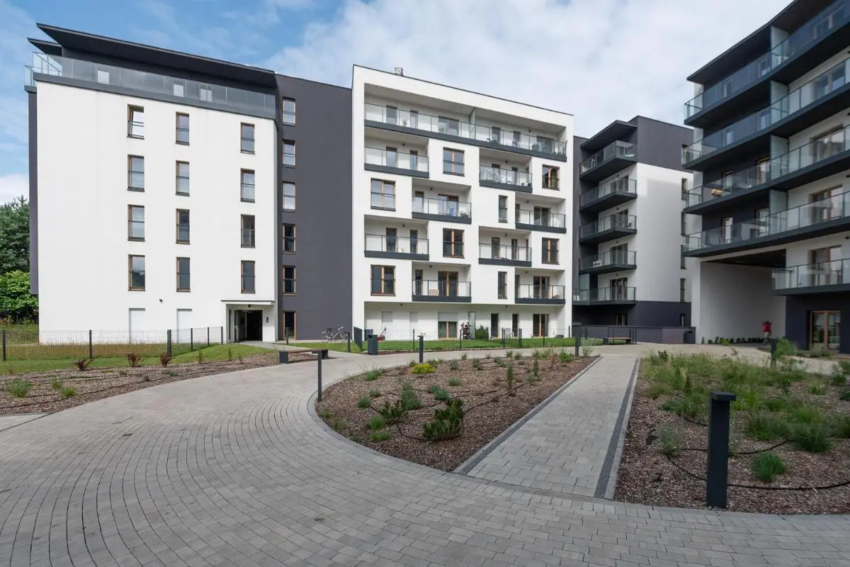 Image 5 of Golden City Haven by Aparo – Nowy Apartament, Winda, Balkon, Szpital CKD, Uniwersytet