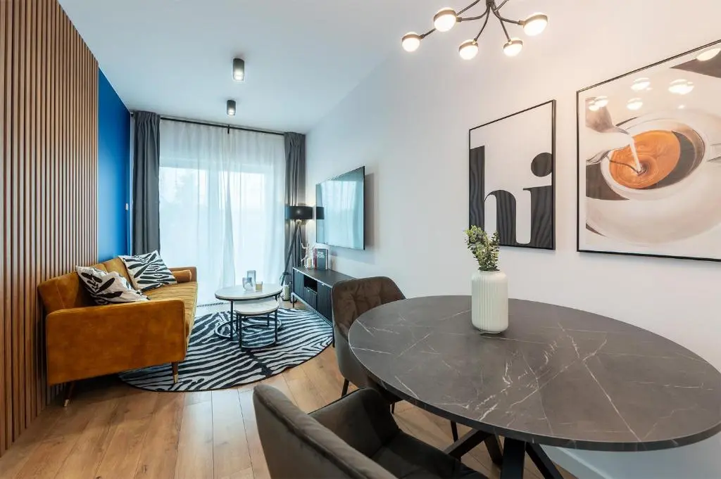 Image of Golden City Haven by Aparo – Nowy Apartament, Winda, Balkon, Szpital CKD, Uniwersytet