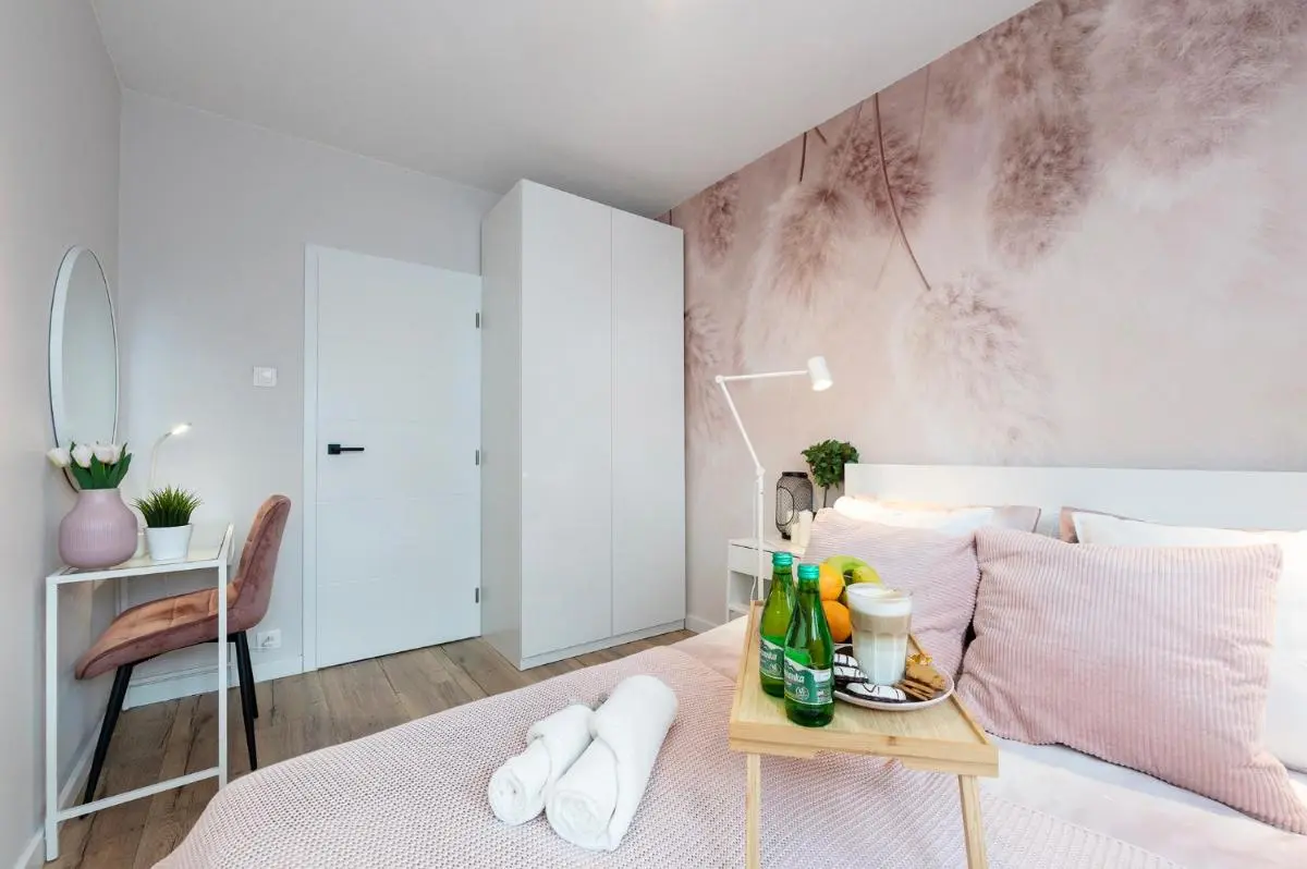 Image 1 of Golden Sands – Winda, 2 Sypialnie oraz Salon, Łóżeczko Turystyczne, Balkon, Play Station 5, Ekspress do Kawy, Atlas Arena, ZOO, Fala