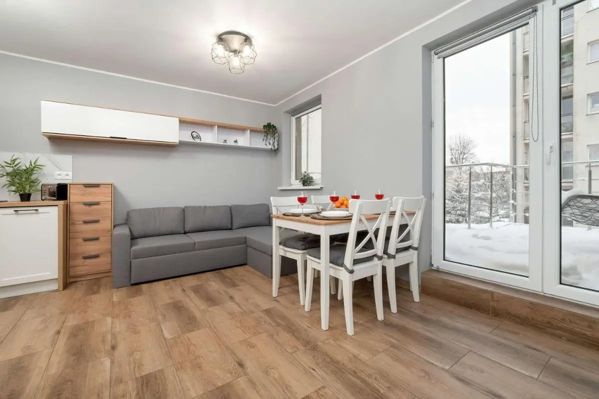 Image 5 of Klimatyczne Studio w Łodzi z Parkingiem i Dużym Umeblowanym Balkonem by Noclegi Renters