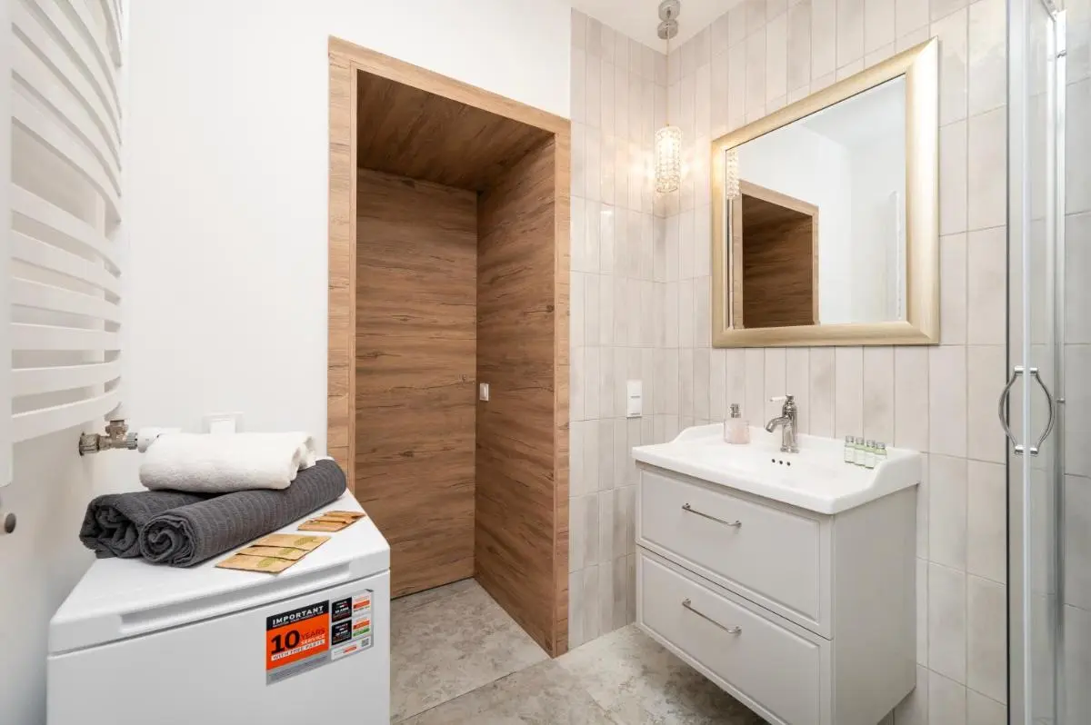 Image 2 of Łódź Jaracza Apt – Workspace, Parking, Park nearby – by Rentujemy