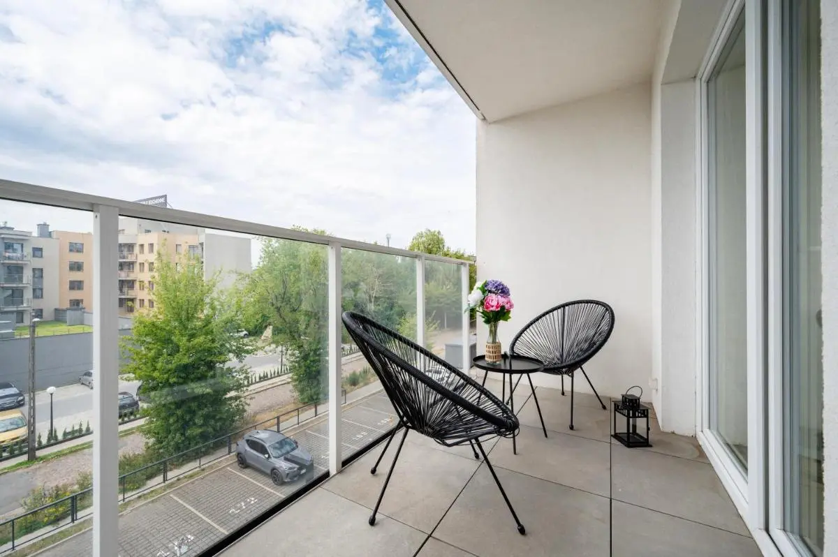 Image 5 of Łódź Manufaktura – Balcony & Workspace by Rentujemy