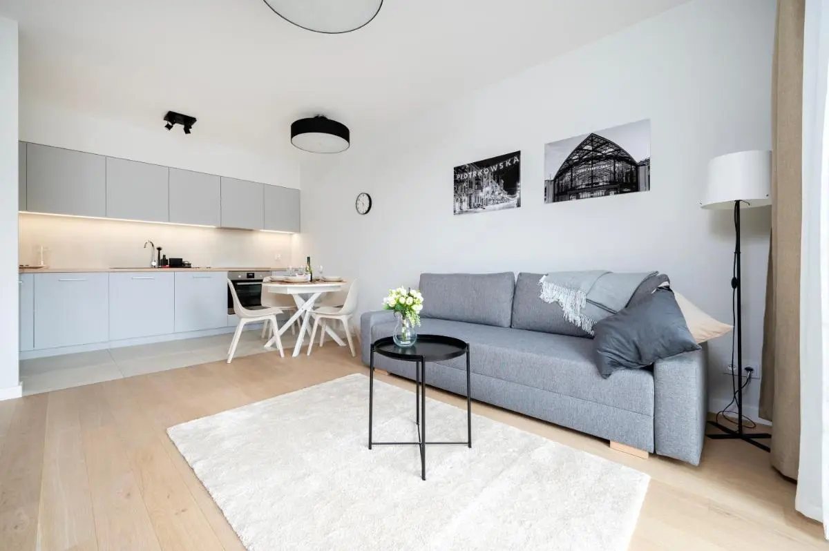 Image 1 of Łódź Manufaktura – Balcony & Workspace by Rentujemy