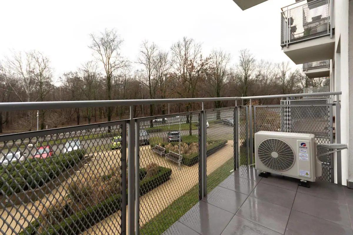 Image 4 of Łódź Narutowicza Studio – Parking, Balcony, AC – by Rentujemy