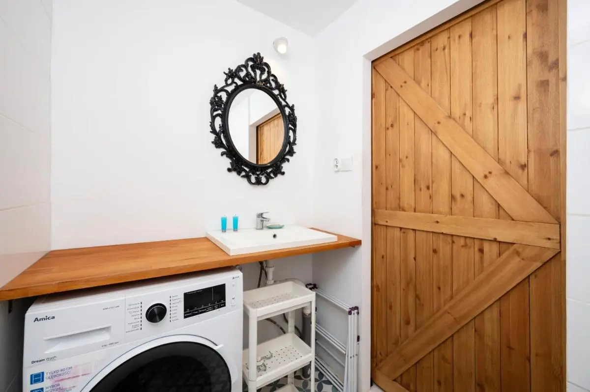 Image 4 of Loft Hideaway Studio