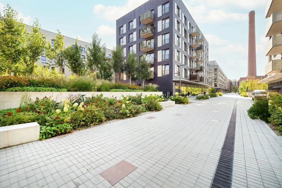 Image 2 of Luksusowe Studio w Łodzi z Biurkiem, Balkonem i Klimatyzatorem by Renters Prestige