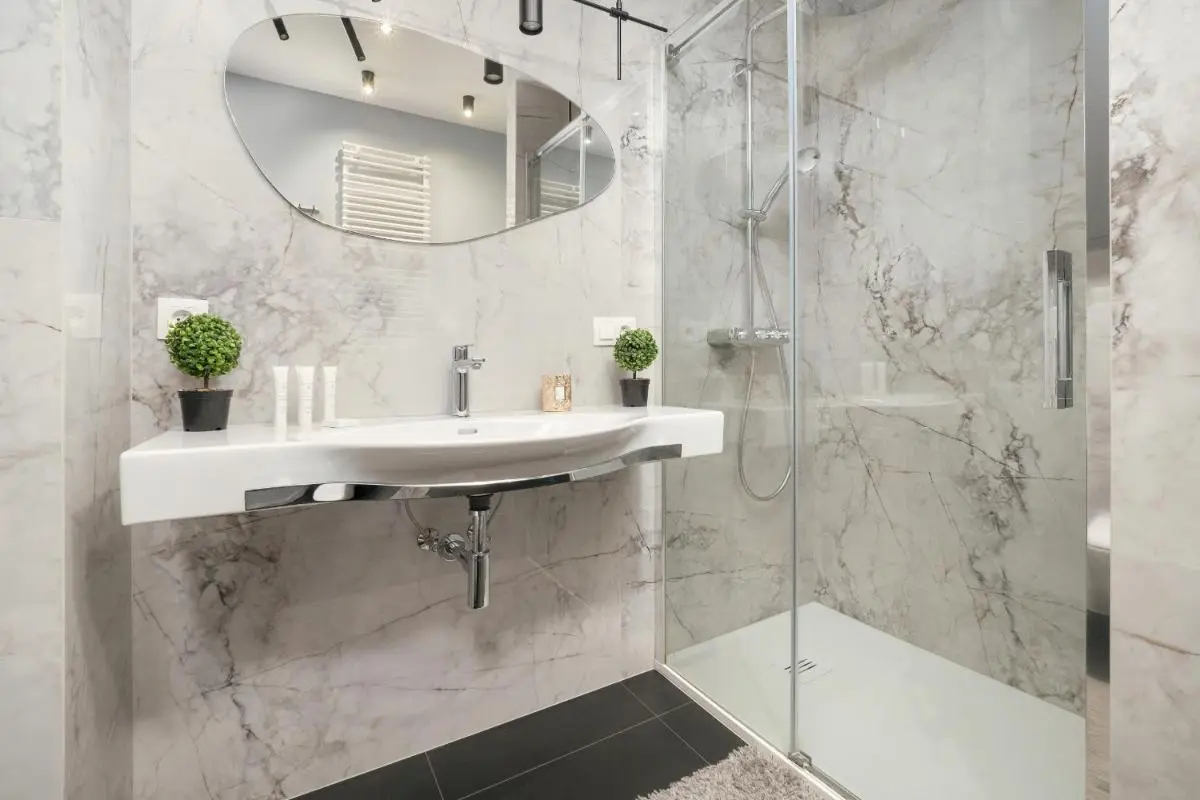 Image 4 of Luksusowe Studio w Łodzi z Biurkiem, Balkonem i Klimatyzatorem by Renters Prestige