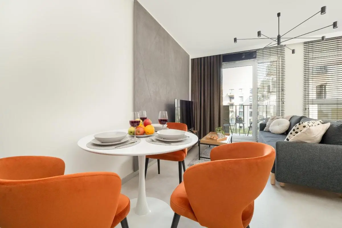 Image 6 of Luksusowe Studio w Łodzi z Biurkiem, Balkonem i Klimatyzatorem by Renters Prestige