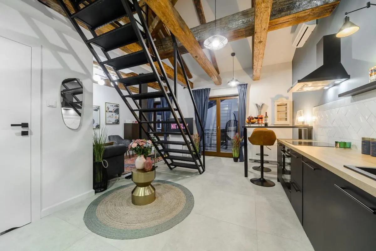 Image 6 of Lumina 2-level apartment with balcony